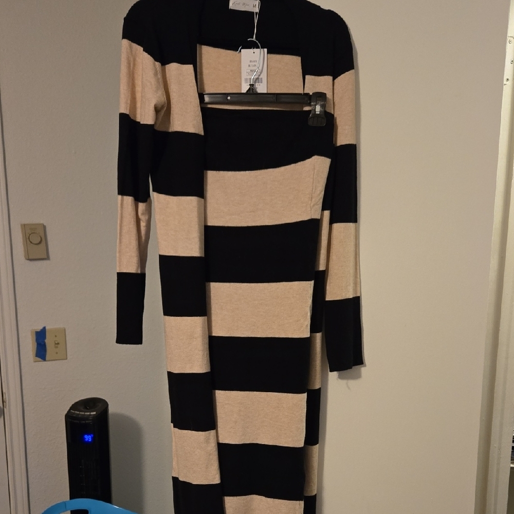 Chic Long Sleeve Striped Dress in Black and Tan